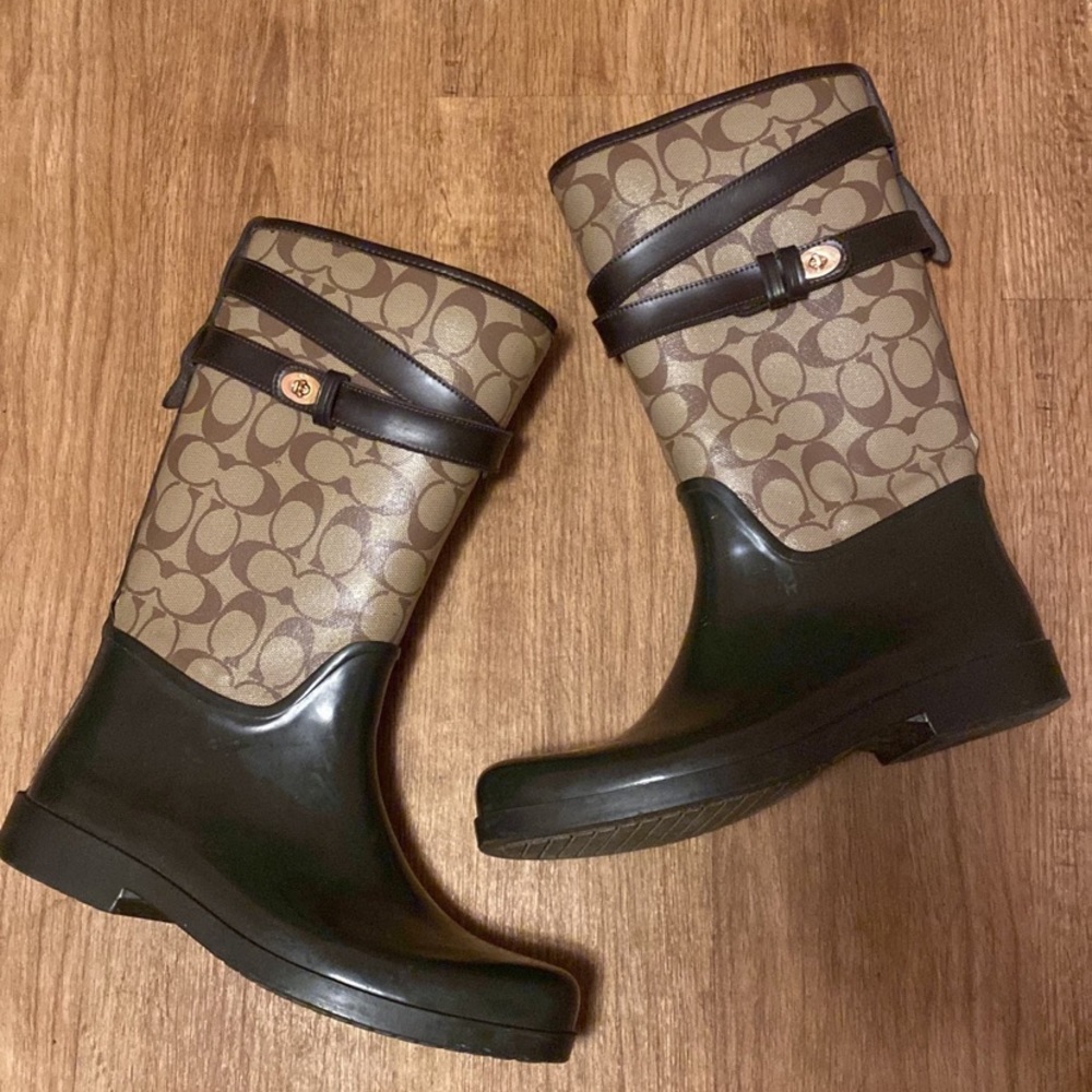 Coach boots